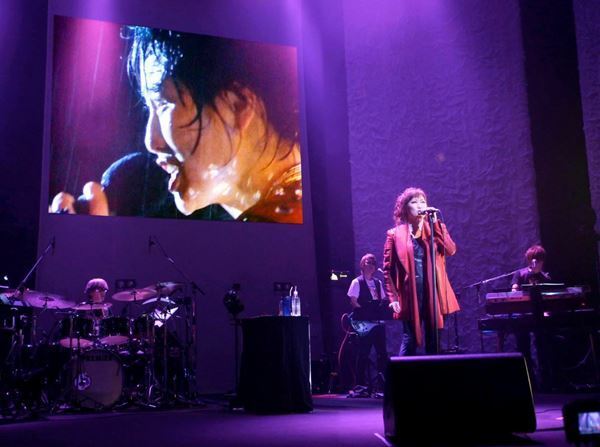 渡辺美里「あの日の忘れ物を取りに来ました！」、89年に雨天中止となった伝説のライブの続きを開催