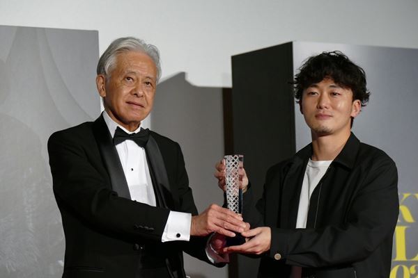 第34回東京国際映画祭、東京グランプリは『ヴェラは海の夢を見る』が受賞！　観客賞に輝いた松居大悟監督は感涙