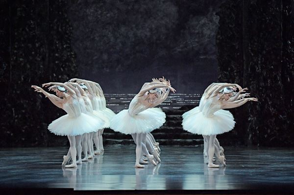 新国立劇場バレエ団の2021/2022シーズン開幕公演ピーター・ライト版『白鳥の湖』観劇レポート