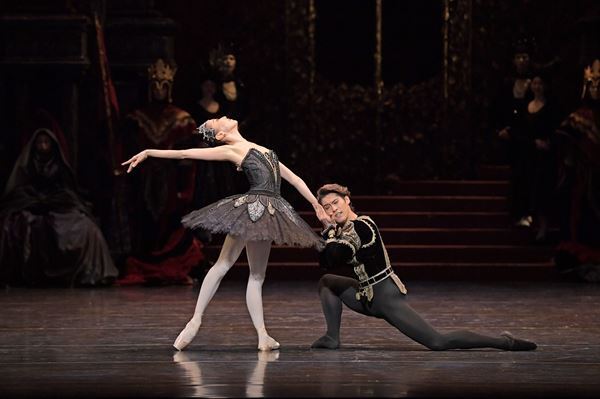 新国立劇場バレエ団の2021/2022シーズン開幕公演ピーター・ライト版『白鳥の湖』観劇レポート