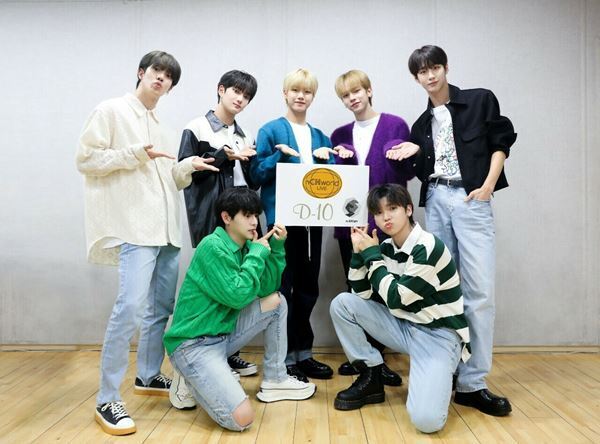 n.SSign、『"n.CHworld Live 2022" in Japan』に向けてカウントダウンボード写真公開