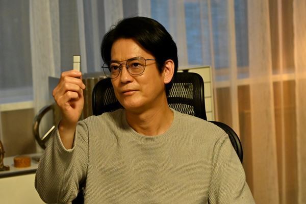 唐沢寿明演じる謎のフィクサー・設楽拳一。“読めない男”の思惑が見え始める『連続ドラマW フィクサー』第3話が放送・配信に