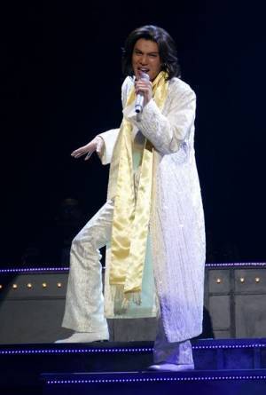 中川大志、ボイトレ1年半で昭和の歌謡スター熱演　初座長公演『歌妖曲』が明治座で開幕