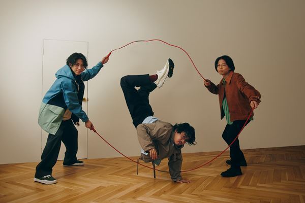 ズーカラデル、本日発売のアルバムより「どこでもいいから」オーディオビジュアライザー公開　今夜リリース記念生配信も