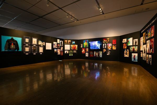 令和版『hide MUSEUM』が名古屋で開幕、愛用ギターなど貴重な実物を展示