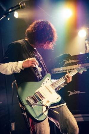 【ライブレポート】全19曲で駆け抜けた、the dadadadys5人体制での初ワンマン『三三愛燦燦』