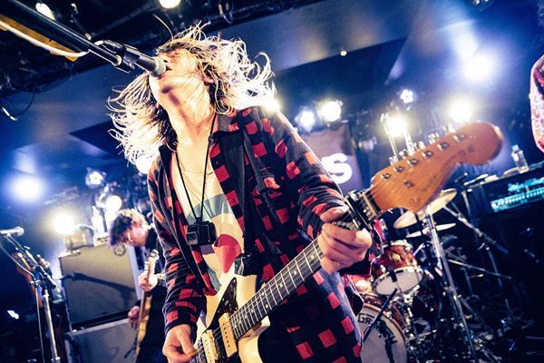 【ライブレポート】全19曲で駆け抜けた、the dadadadys5人体制での初ワンマン『三三愛燦燦』