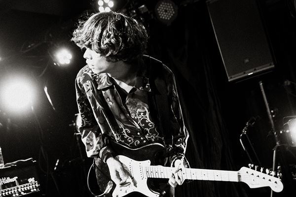 【ライブレポート】全19曲で駆け抜けた、the dadadadys5人体制での初ワンマン『三三愛燦燦』