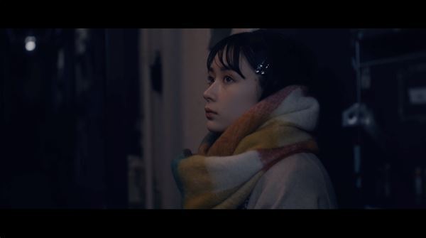 神はサイコロを振らない、初のストーリー仕立て「朝靄に溶ける」MV公開　畑芽育と山﨑光がすれ違う恋人たちに