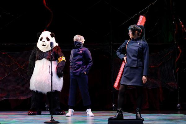 舞台『呪術廻戦』開幕！　ダークな演出から舞台ならではのコミカルなシーン、魅力的な楽曲たち