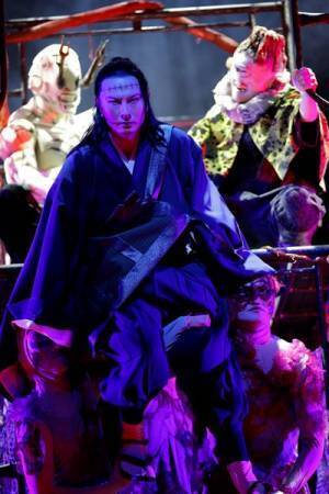 舞台『呪術廻戦』開幕！　ダークな演出から舞台ならではのコミカルなシーン、魅力的な楽曲たち