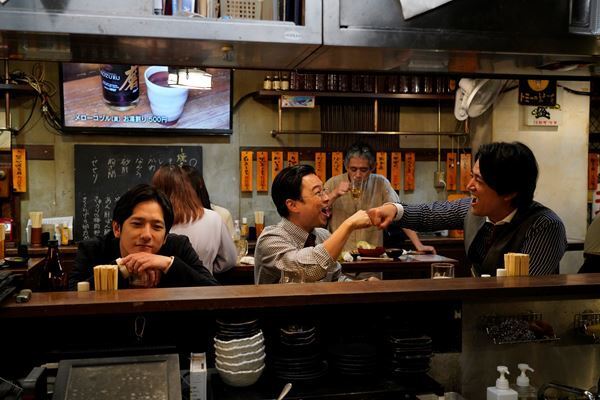 二宮和也、桐谷健太、浜野謙太のアドリブ演技を収めた『アナログ』本編映像公開