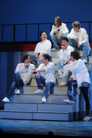 【開幕レポート】“カッコイイ”と“オモロイ”を全力で披露する！ 怒涛のエンターテインメント・ショー『CLUB SEVEN』20周年の賑やかな祝祭