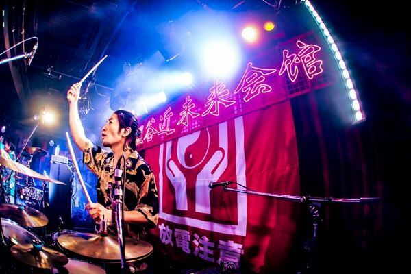 【ライブレポート】想像の遥か上を行く化学反応が起きたWienners×SPARK!!SOUND!!SHOW!!『びりびり!』東京公演レポート