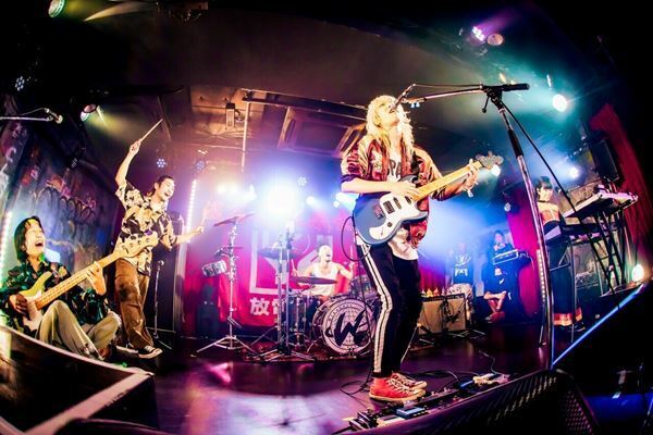 【ライブレポート】想像の遥か上を行く化学反応が起きたWienners×SPARK!!SOUND!!SHOW!!『びりびり!』東京公演レポート