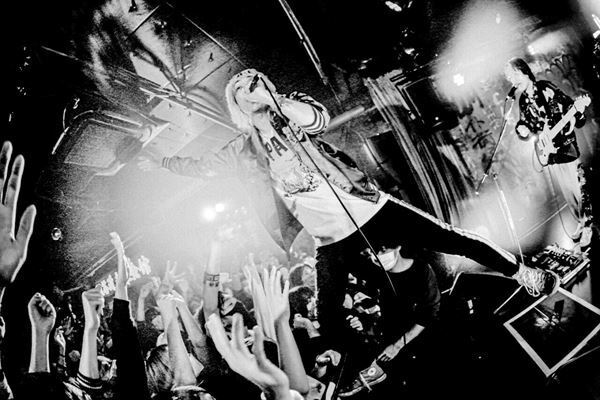 【ライブレポート】想像の遥か上を行く化学反応が起きたWienners×SPARK!!SOUND!!SHOW!!『びりびり!』東京公演レポート