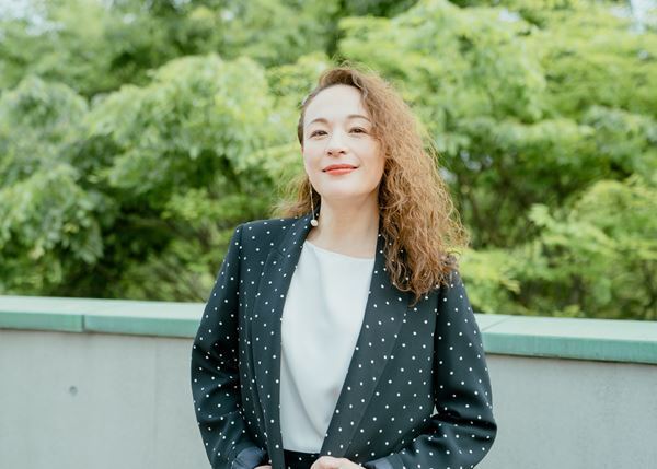 シルビア・グラブ、熱い思いを胸に挑む『日本の歴史』再演