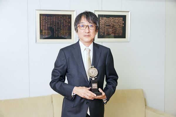 じわじわと感動し力が湧く作品が当たる、そんな演劇界を作りたい　ホリプロ堀義貴会長×梶山裕三制作部長に聞くミュージカル『バンズ・ヴィジット』の魅力