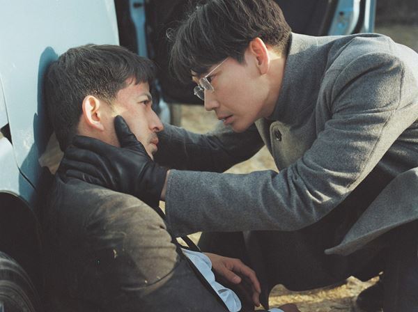 綾野剛が語る岡田准一愛「僕にとって追いかけたい人の実写が准一さんなんです」