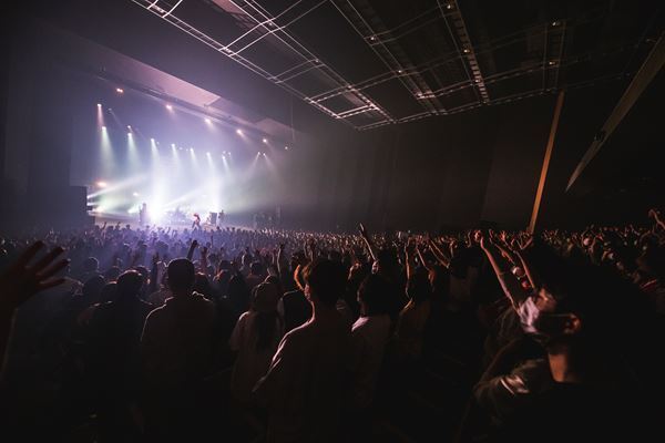 クリープハイプ×Vaundy出演『AIR-G’ 40th Anniversary Live～4 your SMILE～』開催「今一番いいものをみせたい」