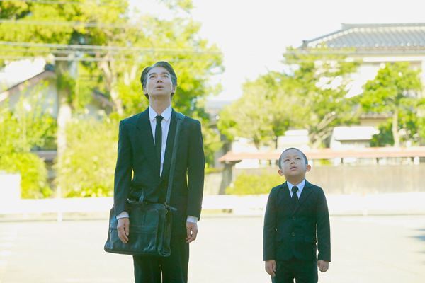 【おとな向け映画ガイド】松山ケンイチ、ムロツヨシ、満島ひかり、吉岡秀隆…超個性派俳優が勢ぞろい！ クスッとおかしい荻上直子監督の『川っぺりムコリッタ』