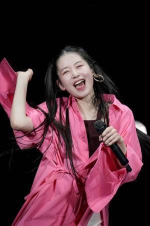 【ライブレポート】 アンジュルム、笑顔と涙に溢れた笠原桃奈卒業ライブ。「変わらないものと変わりゆくものを抱えて進んでいきます」