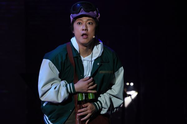 AmBitious真弓孟之がケアロボットを演じる『サンキュー・ベリー・ストロベリー』開幕