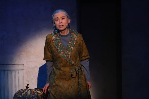 AmBitious真弓孟之がケアロボットを演じる『サンキュー・ベリー・ストロベリー』開幕