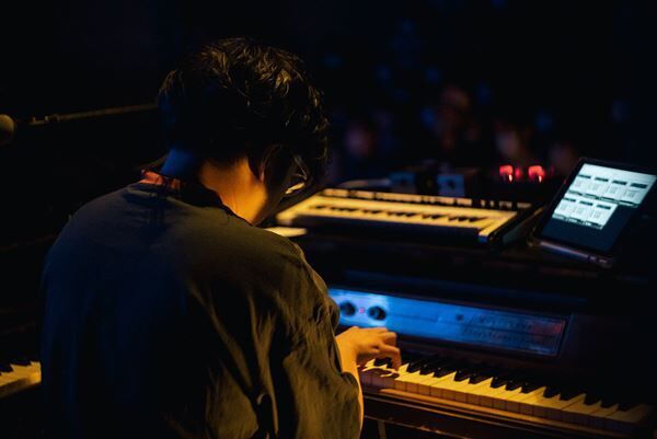 【ライブレポート】Bialystocks自主企画ライブ『音楽交流紀2』、楽曲の世界観に没入したツーマン