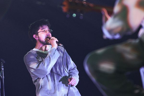 King Gnu、2万人が熱狂したFC限定ツアー幕張メッセ公演のオフィシャルレポート到着