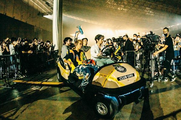 King Gnu、2万人が熱狂したFC限定ツアー幕張メッセ公演のオフィシャルレポート到着