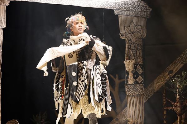 岡宮来夢が自分の人生を振り返りながら挑む　一人ミュージカルBOOK OPERA クルム童話『ケリナツス～七匹目の仔山羊～』開幕