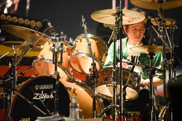 スターダスト☆レビューが地元埼玉のたまアリで全59曲を披露、40周年記念ライブのオフィシャルレポート到着