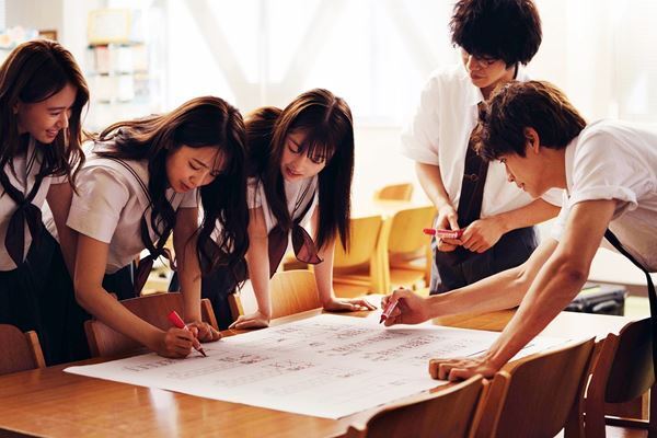 キラキラした青春が一変、恐怖の1日がループ　橋本環奈主演『カラダ探し』新予告＆場面写真公開