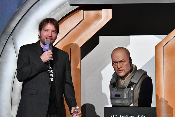 ギャレス・エドワーズ監督「この作品は日本へのラブレター」 映画『ザ・クリエイター／創造者』ジャパンプレミアで日本愛を語る