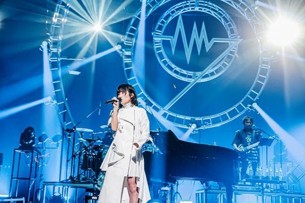 澤野弘之が国際フォーラムで単独公演開催、岡野昭仁やJean-Ken Johnnyらゲストボーカル8名が彩る