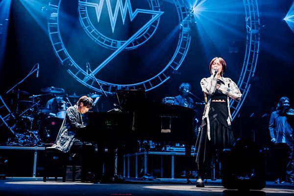 澤野弘之が国際フォーラムで単独公演開催、岡野昭仁やJean-Ken Johnnyらゲストボーカル8名が彩る