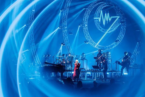 澤野弘之が国際フォーラムで単独公演開催、岡野昭仁やJean-Ken Johnnyらゲストボーカル8名が彩る