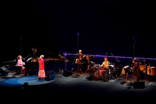 矢野顕子、年末恒例『さとがえるコンサート』ファイナル公演にMISIAがサプライズ出演