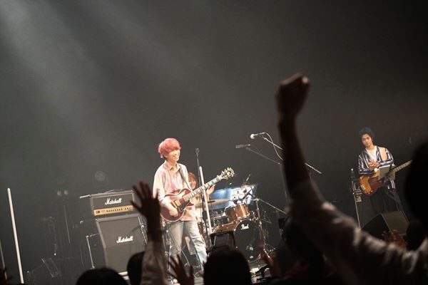 きゃない、東名阪ツアー東京公演レポート　メジャーデビュー＆地元凱旋ライブも発表