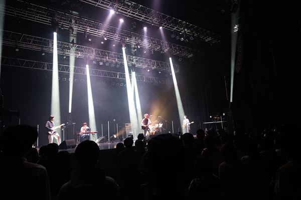きゃない、東名阪ツアー東京公演レポート　メジャーデビュー＆地元凱旋ライブも発表