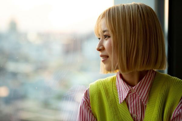 1stアルバムが、捨て曲ナシのまるでベスト盤……ブレイク必至の新星アーティスト・Furui Rihoに迫る！