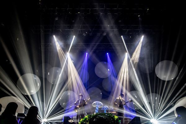 さくらしめじ、秋ツアーファイナルを憧れのUSEN STUDIO COASTで開催「一緒に未来の光を灯していきましょう」