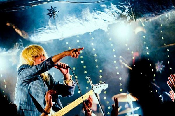 【ライブレポート】サンタもぶっ飛ぶ灼熱ホーリーナイト！　Wiennersのクリスマス・ワンマンライブをレポート