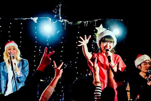 【ライブレポート】サンタもぶっ飛ぶ灼熱ホーリーナイト！　Wiennersのクリスマス・ワンマンライブをレポート