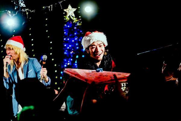【ライブレポート】サンタもぶっ飛ぶ灼熱ホーリーナイト！　Wiennersのクリスマス・ワンマンライブをレポート