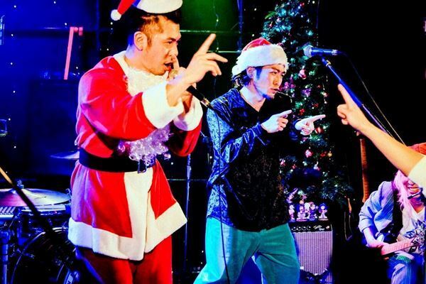 【ライブレポート】サンタもぶっ飛ぶ灼熱ホーリーナイト！　Wiennersのクリスマス・ワンマンライブをレポート