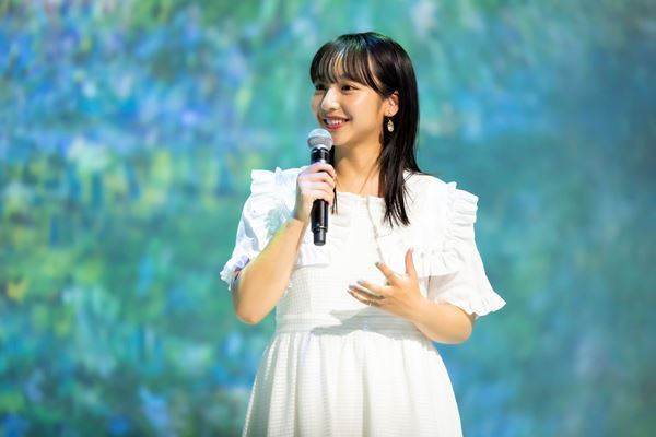 山之内すずが『Immersive Museum OSAKA』を体験！ 「自分自身が作品の一部に」