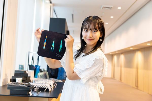 山之内すずが『Immersive Museum OSAKA』を体験！ 「自分自身が作品の一部に」