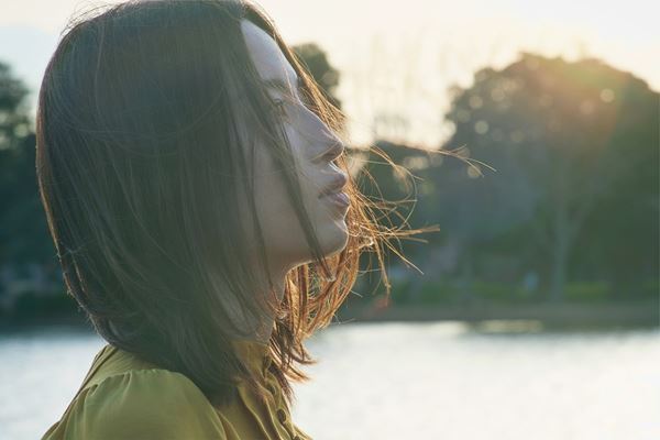 Uru、新曲「それを愛と呼ぶなら」が二宮和也主演ドラマ『マイファミリー』主題歌に